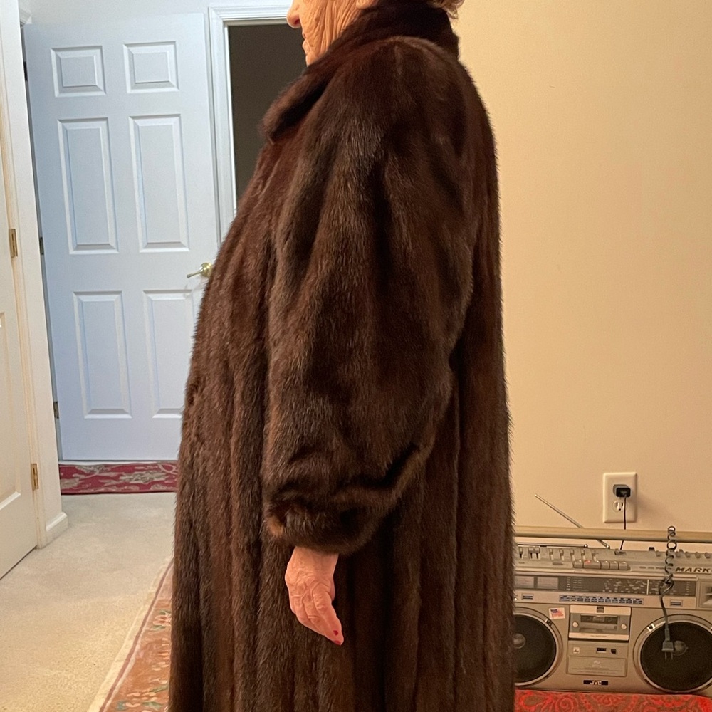 Mink coat - Picture 2 of 14